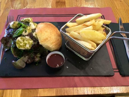 Santo Pecado Cocktails & Grill